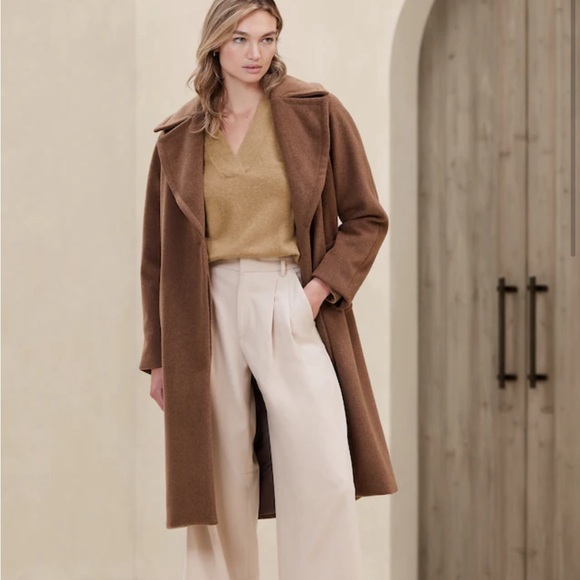 NWT Wide V Neck sweater from Banana Republic factory - Picture 5 of 7